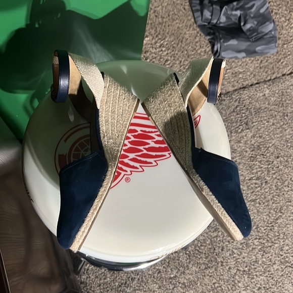 Shoes - Picture 2 of 5